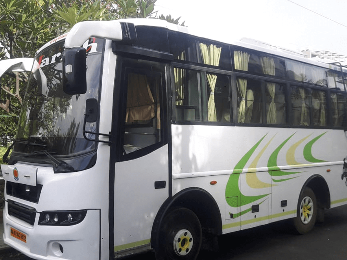 9 seater luxury tempo traveller